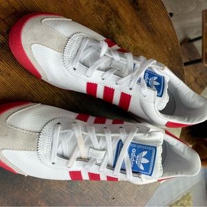 Adidas Samoas , boys 7 / fits woman 8-8.5, red and white